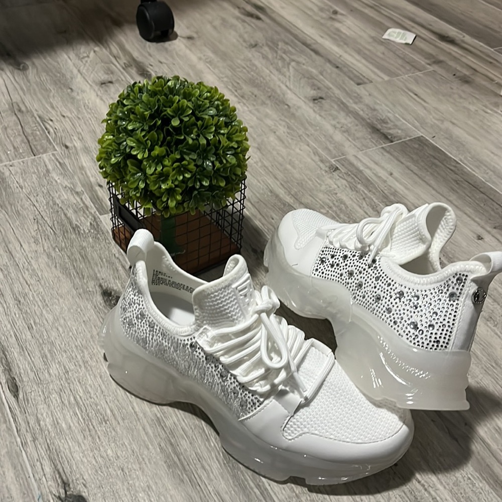 Steve Madden white shoes